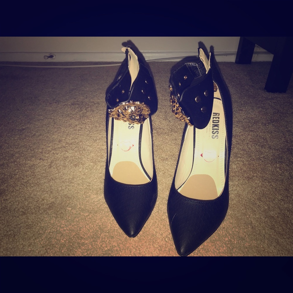 Ankle strap shoes